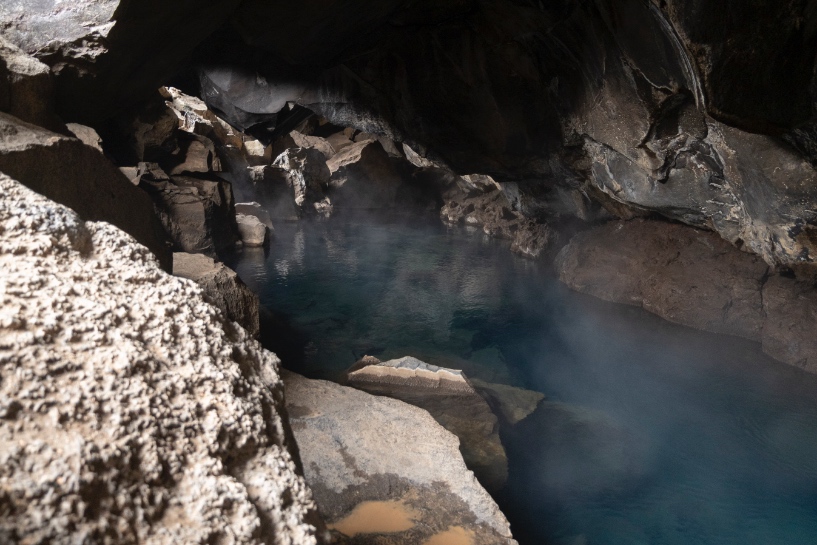 Grjótagjá, une grotte avec une source chaude