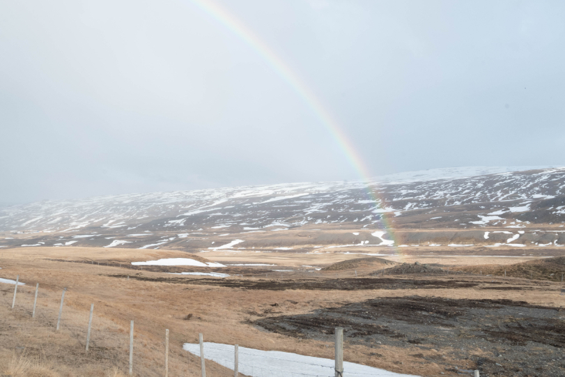 Arc-en-ciel dans le paysage islandais
