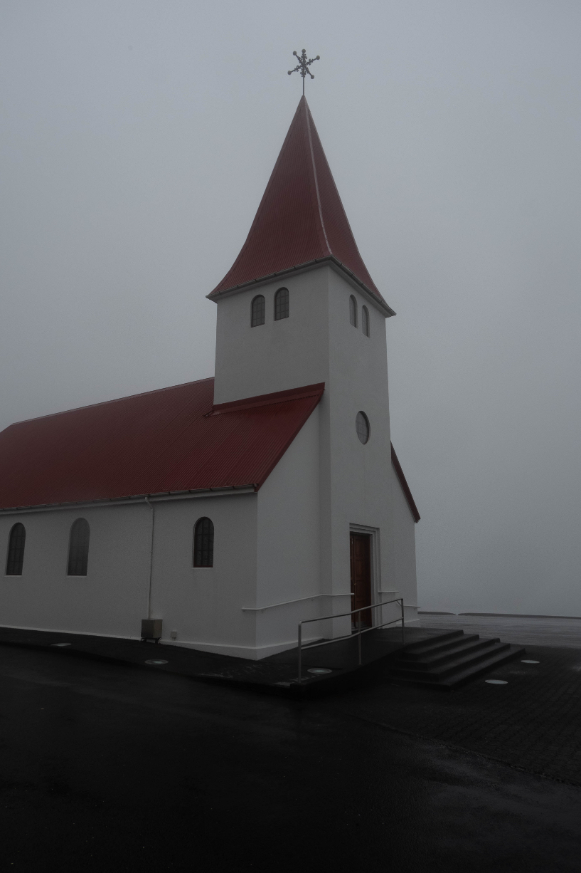 Víkurkirkja, l'église de Vík í Mýrdal vu de devant