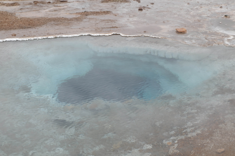Le geyser Strokkur sur le site géothermique de Geysir