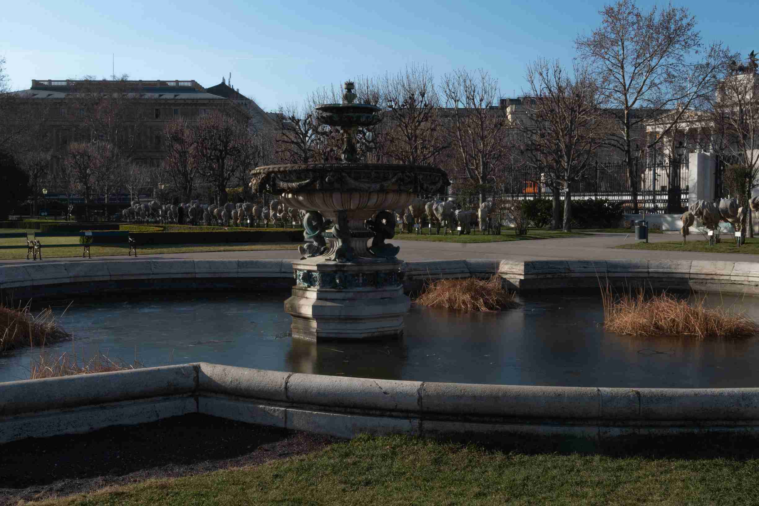 La fontaine Volksgarten dans le jardin du peuple