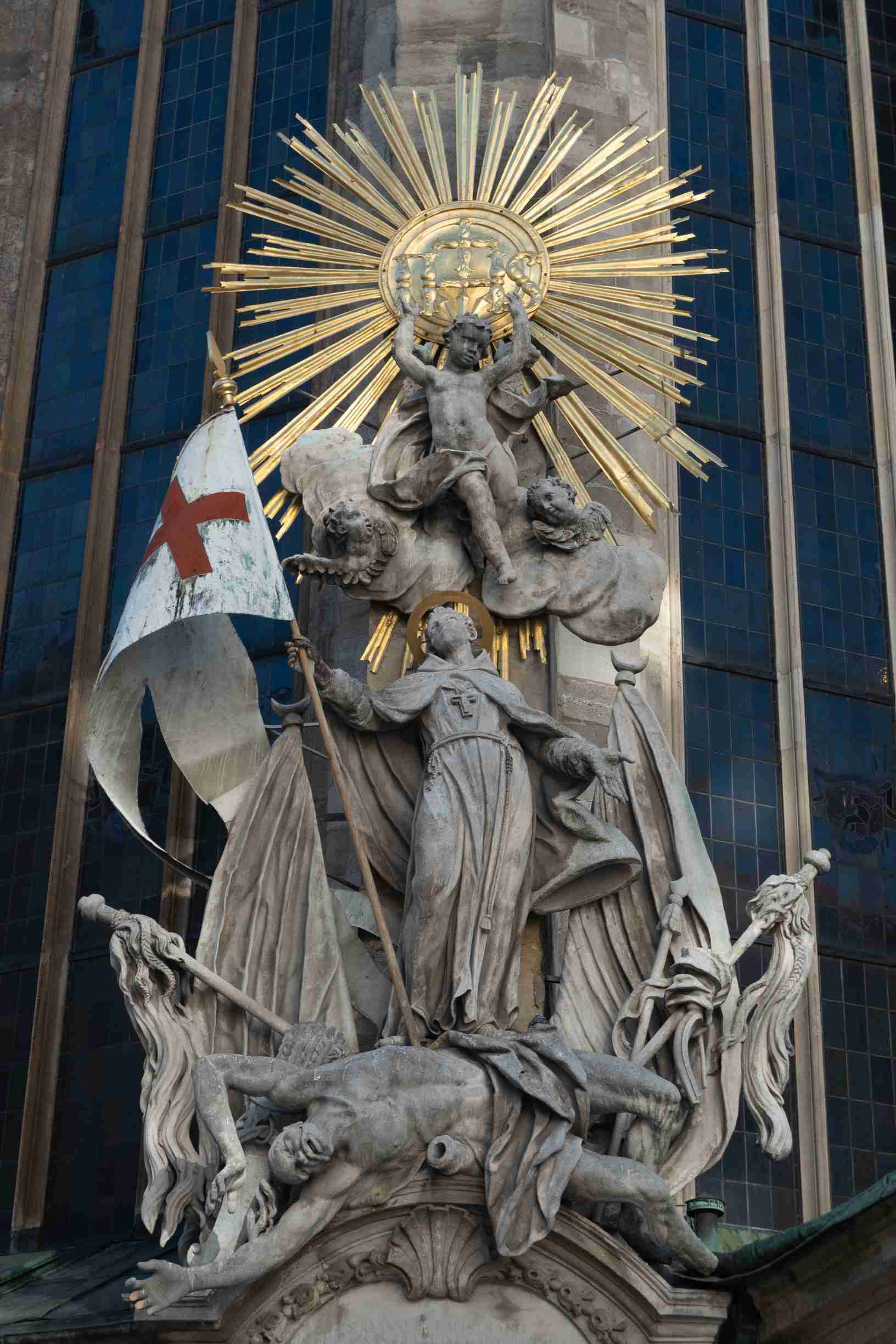 Statue sur la cathédrale Saint-Étienne